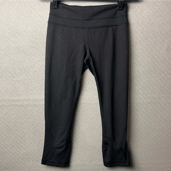 lululemon athletica Pants - Lululemon Inspire Crop Black 6 Leggings Pattern Yoga Athleisure